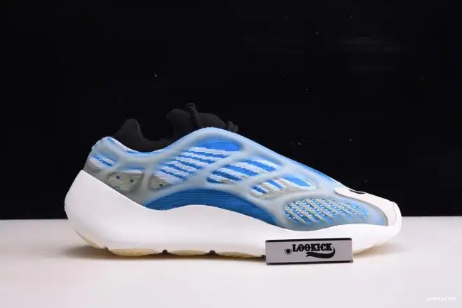 THE ADIDAS DARK IN G54850 V3 YEEZY GLOW 700 0601